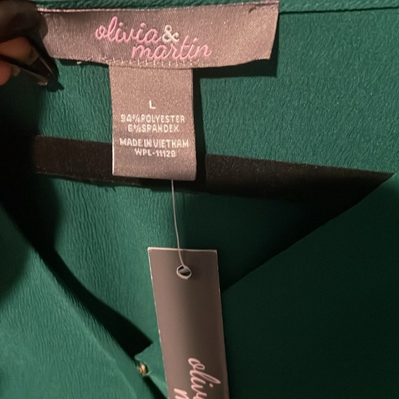 🎄 Olivia & Martin NWT Forrest Green Faux Wrap Blouse - Picture 3 of 3